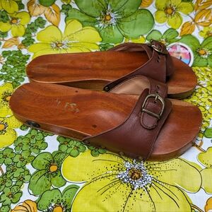 Vintage Chili's brown wooden leather sandals